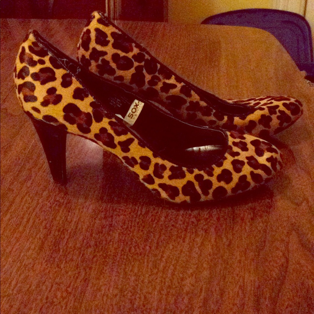 Leopard print heels 👠
